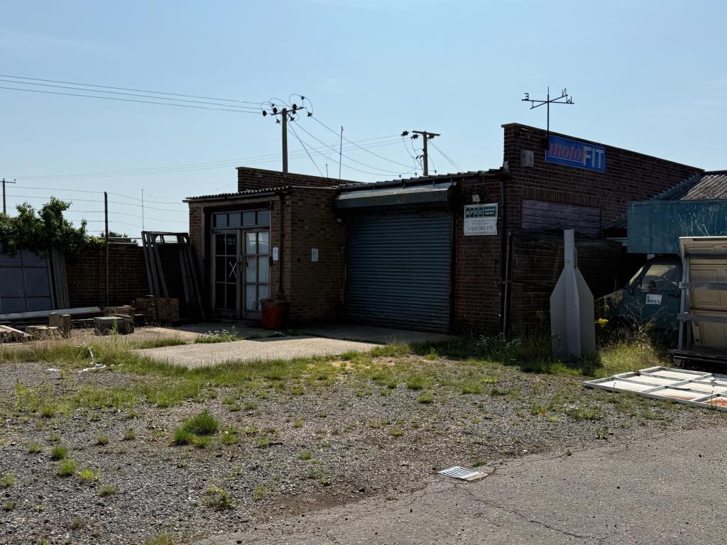 Lot: 41277 - TO BE OFFERERED IN OUR 30TH OCTOBER AUCTION - FORMER COUNCIL OFFICES & DEPOT WITH POTENTIAL - Unit it the rear right corner currently let